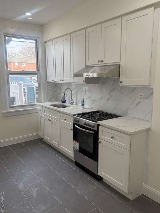 151 Tulip Ave in Floral Park, NY - Building Photo