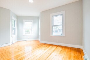 16 Rossmore Rd, Unit 1 in Boston, MA - Building Photo