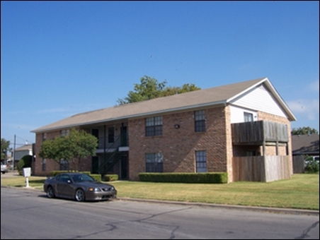 Baylor Women Apartment in Waco, TX - Building Photo