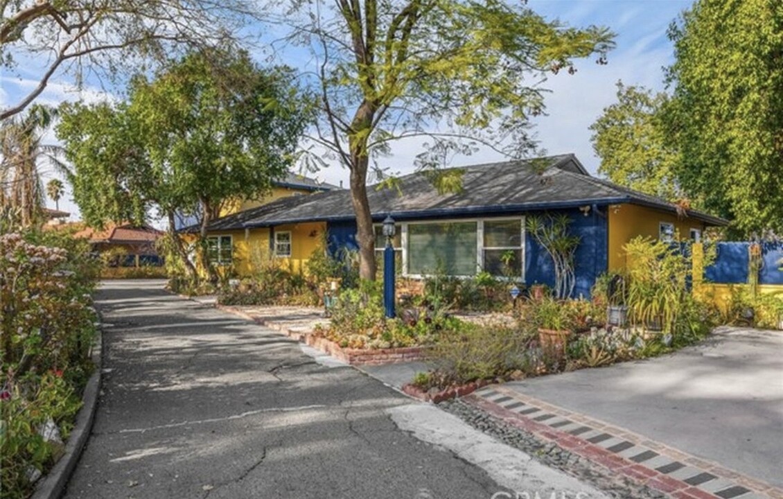 2953 Rockhill Way in Riverside, CA - Foto de edificio