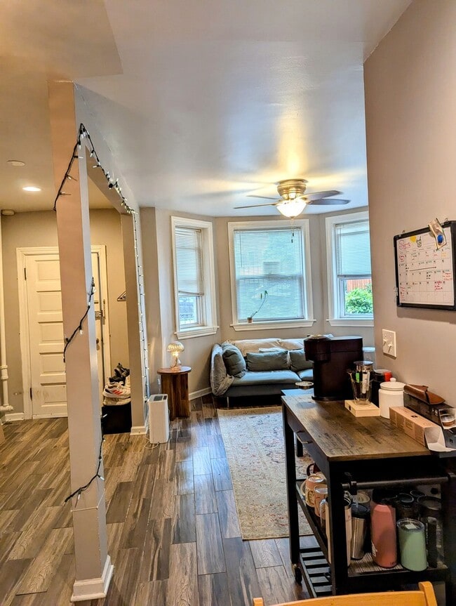 2440 N Harding Ave in Chicago, IL - Building Photo - Building Photo