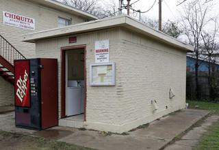 Chiquita Apartments in Dallas, TX - Building Photo - Building Photo