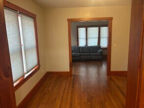 2624 Woodlawn Ave, Unit 1st floor in Erie, PA - Foto de edificio - Building Photo