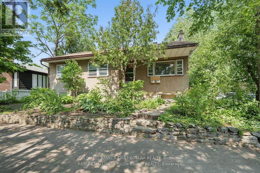 63 Crownhill St in Ottawa, ON - Building Photo