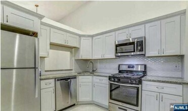 353 Cottonwood Way in Mahwah, NJ - Building Photo - Building Photo