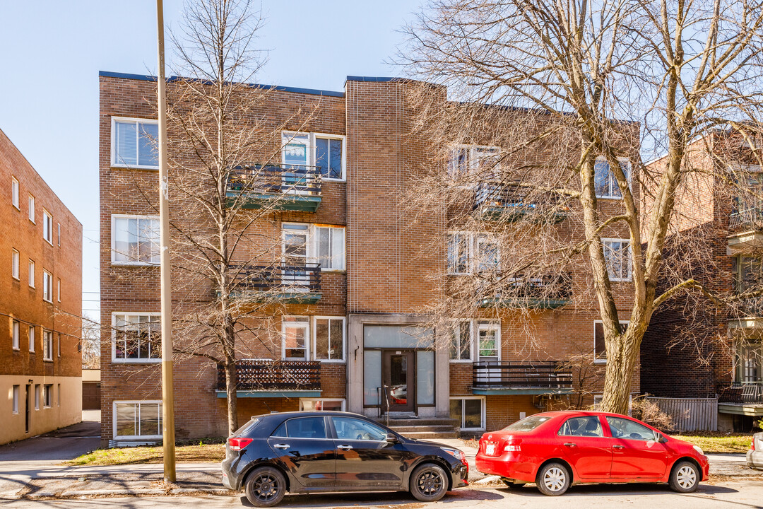 5582 Gatineau Av in Montréal, QC - Building Photo