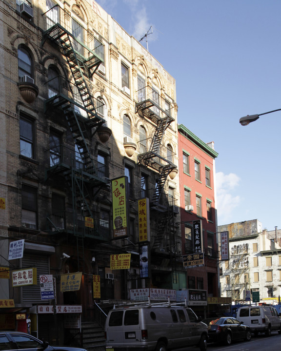 21 Eldridge St in New York, NY - Building Photo