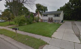 3540 W Jolly Rd in Lansing, MI - Building Photo