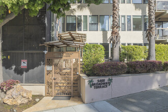 The Claremont Terrace in Oakland, CA - Building Photo - Building Photo