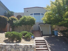 547 Santa Clara Ave in Berkeley, CA - Building Photo