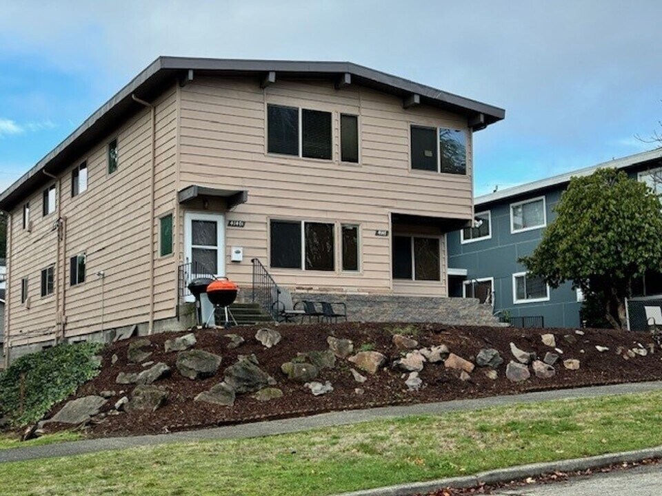 4145-4147 36th Ave SW in Seattle, WA - Foto de edificio
