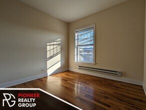 949 W Cornelia Ave, Unit 3B in Chicago, IL - Building Photo - Building Photo