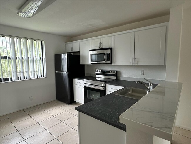 10115 W Sunrise Blvd, Unit 306 in Plantation, FL - Building Photo - Building Photo