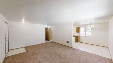 618 NE 93rd Ave in Portland, OR - Building Photo - Building Photo