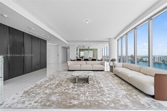 17975 Collins Ave, Unit N-3502 in Sunny Isles Beach, FL - Foto de edificio - Building Photo