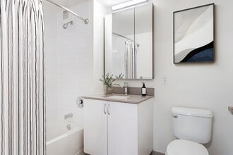 Avalon Riverview in Long Island City, NY - Building Photo - Building Photo
