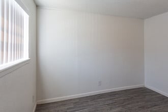 Las Brisas Apartments in Oklahoma City, OK - Building Photo - Interior Photo