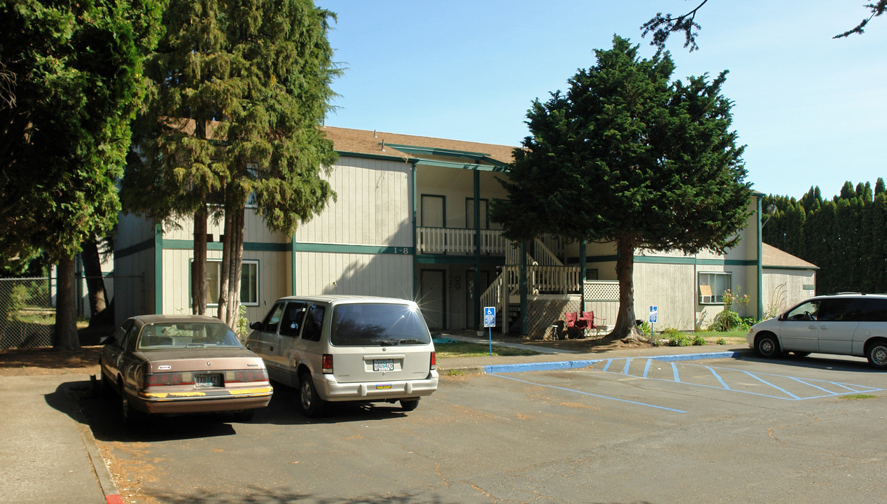 Fischer Court II in Salem, OR - Foto de edificio