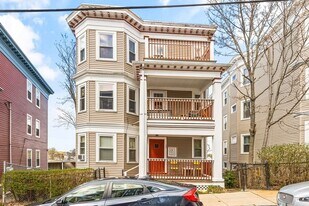 22 Rowell St in Boston, MA - Building Photo