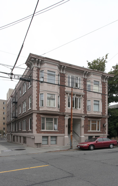 Troy Apartments in Seattle, WA - Building Photo