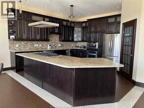 236 Shoreview Cir in Windsor, ON - Building Photo - Building Photo