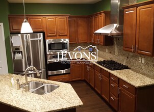 1833 10th Ave NE in Issaquah, WA - Building Photo - Building Photo