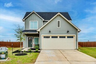 125 Frogmore Lp in Uhland, TX - Building Photo
