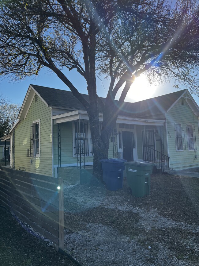 628 Sherman, Unit 2 in San Antonio, TX - Building Photo - Building Photo