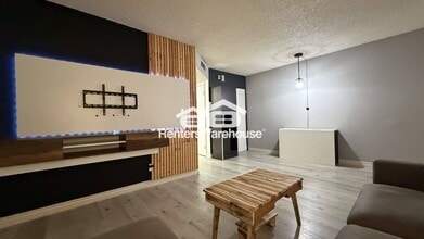 6020 Carmen Blvd in Las Vegas, NV - Building Photo - Building Photo