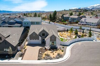 724 W Pleasant Oak Trl in Reno, NV - Building Photo - Building Photo