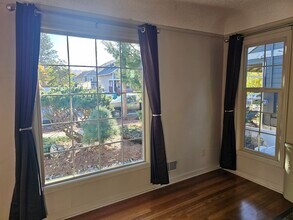 6613 N Amherst St in Portland, OR - Foto de edificio - Building Photo