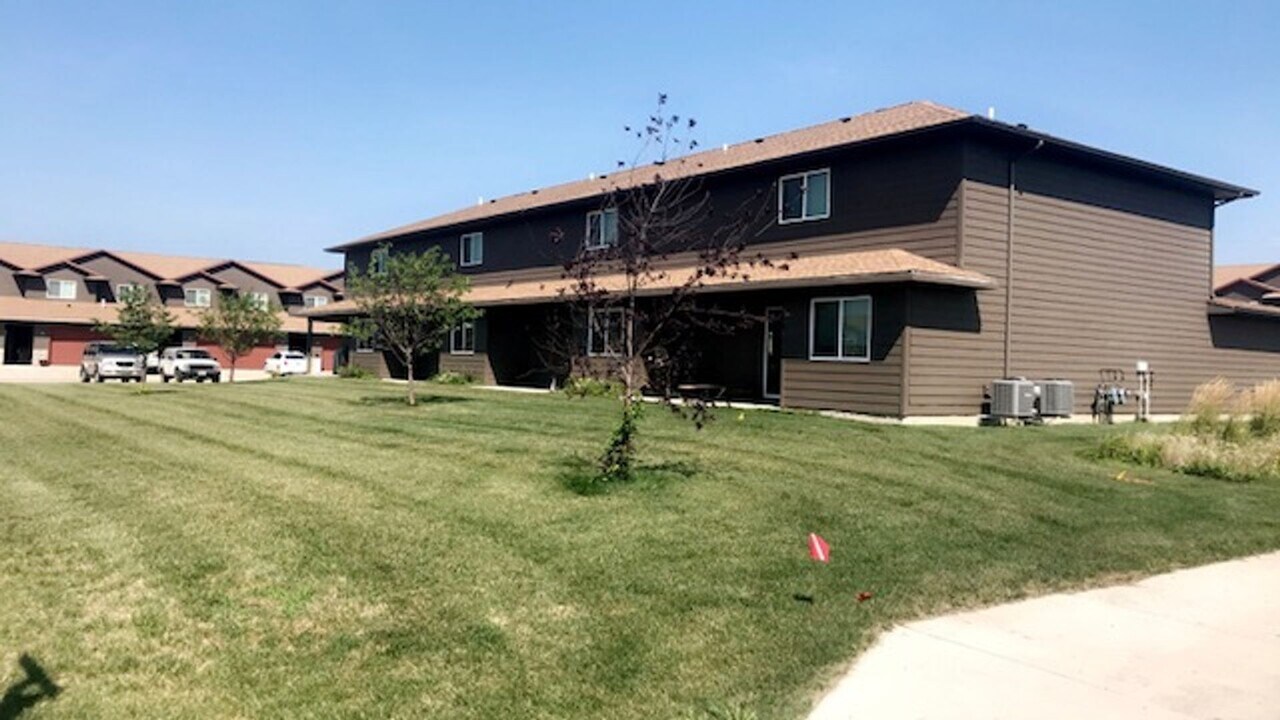 300 Haley Pl in Tea, SD - Building Photo