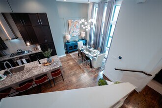 2826 Clay St in Houston, TX - Building Photo - Building Photo