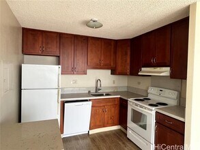 2754 Kuilei St in Honolulu, HI - Building Photo - Building Photo