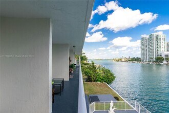 7917 West Dr in North Bay Village, FL - Building Photo - Building Photo