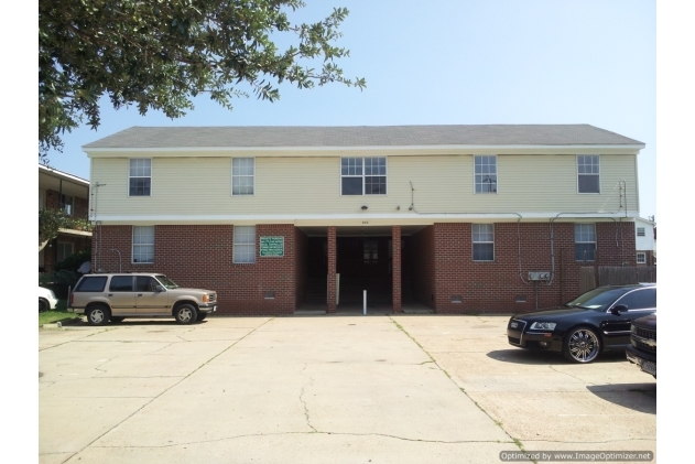 Little Bay Apartments in Norfolk, VA - Building Photo