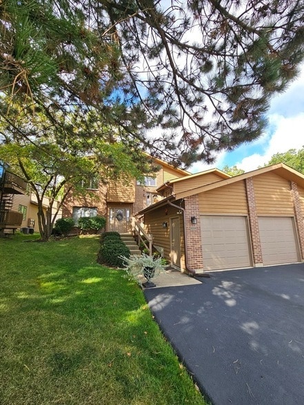 property at 425 S 3rd St
