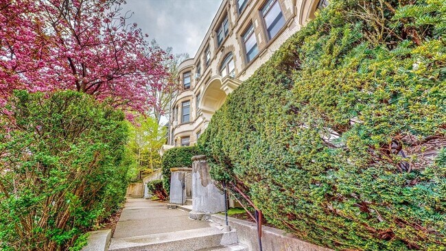 33 Westbourne Terrace, Unit 3 in Brookline, MA - Building Photo - Building Photo