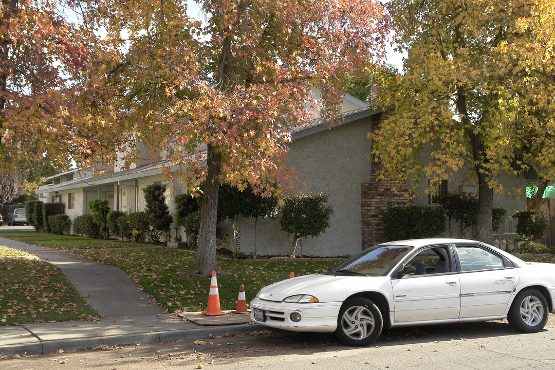 2560 Palm Ave in Atwater, CA - Building Photo