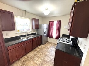 108 Myra Ln in Victoria, TX - Building Photo - Building Photo