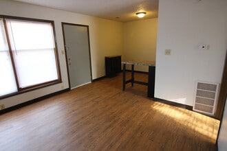 1106-1110 Kent Circle in Waterloo, IA - Building Photo - Building Photo