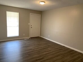 19 Foxboro Cv, Unit R in Jackson, TN - Foto de edificio - Building Photo