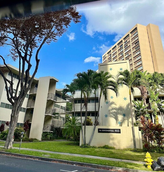 933 Kaheka St in Honolulu, HI - Building Photo