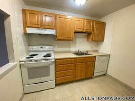 84 Gardner St in Boston, MA - Building Photo