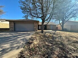 504 N Englewood Ave in Lubbock, TX - Building Photo