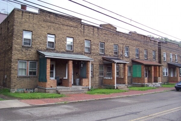 237-245 Baldwin Rd in Pittsburgh, PA - Foto de edificio