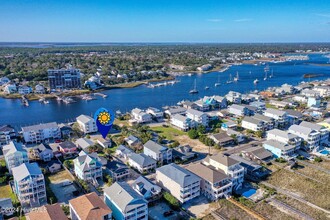 714 Canal Dr in Carolina Beach, NC - Foto de edificio - Building Photo