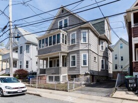 15 Russell Rd, Unit 2 in Somerville, MA - Building Photo