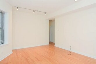 4712 N Sheridan Rd, Unit 32S in Chicago, IL - Building Photo - Building Photo