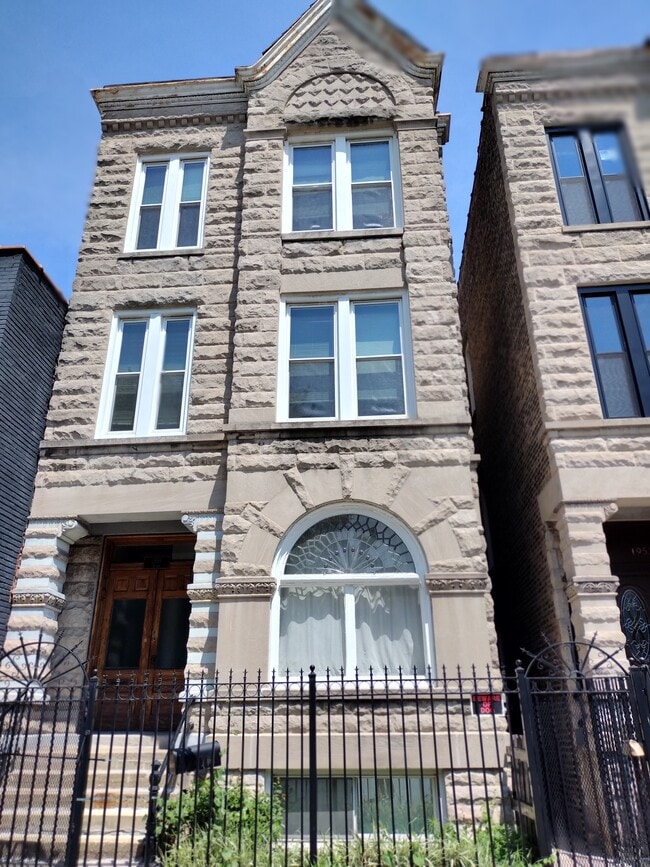 1956 W Huron St, Unit 3rd floor
